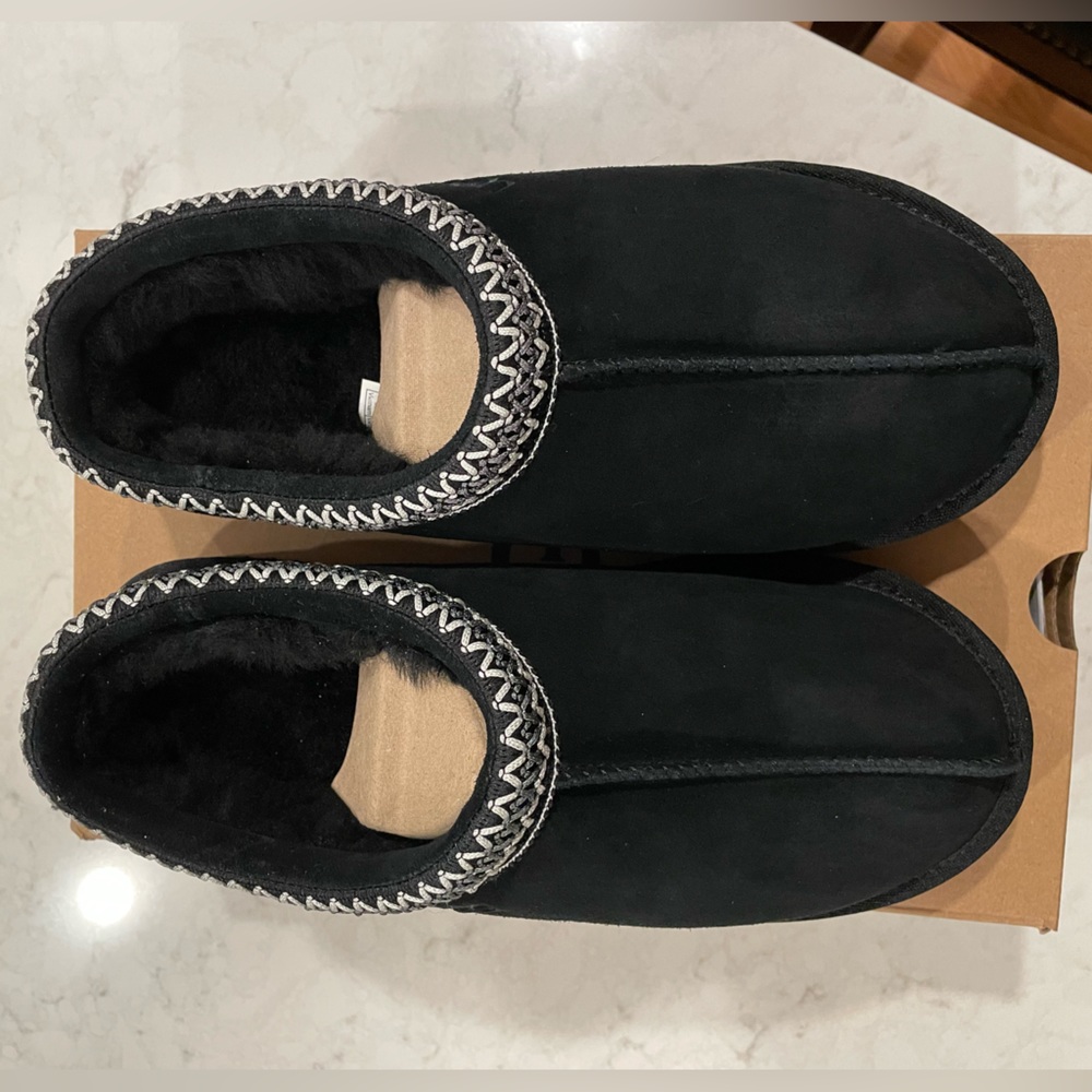Women’s Black Ugg Tasman size 10. New in box